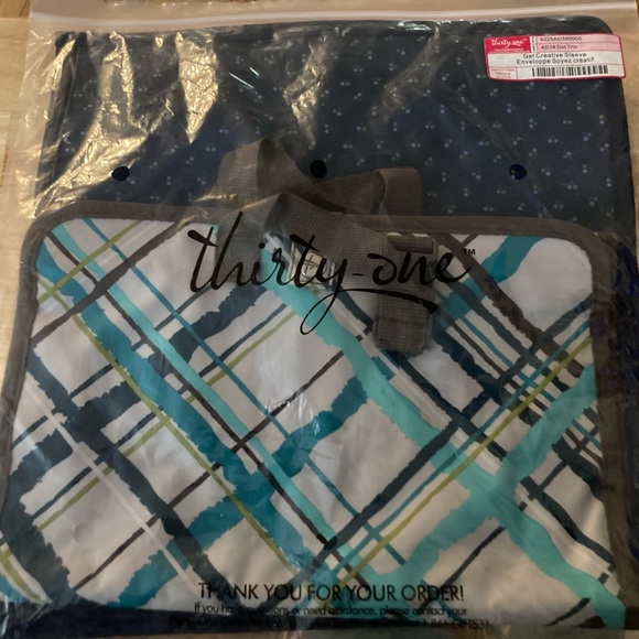 Thirty-One Dot Trio print Creative Sleeve. Brand new in bag. Never been opened - Picture 1 of 4